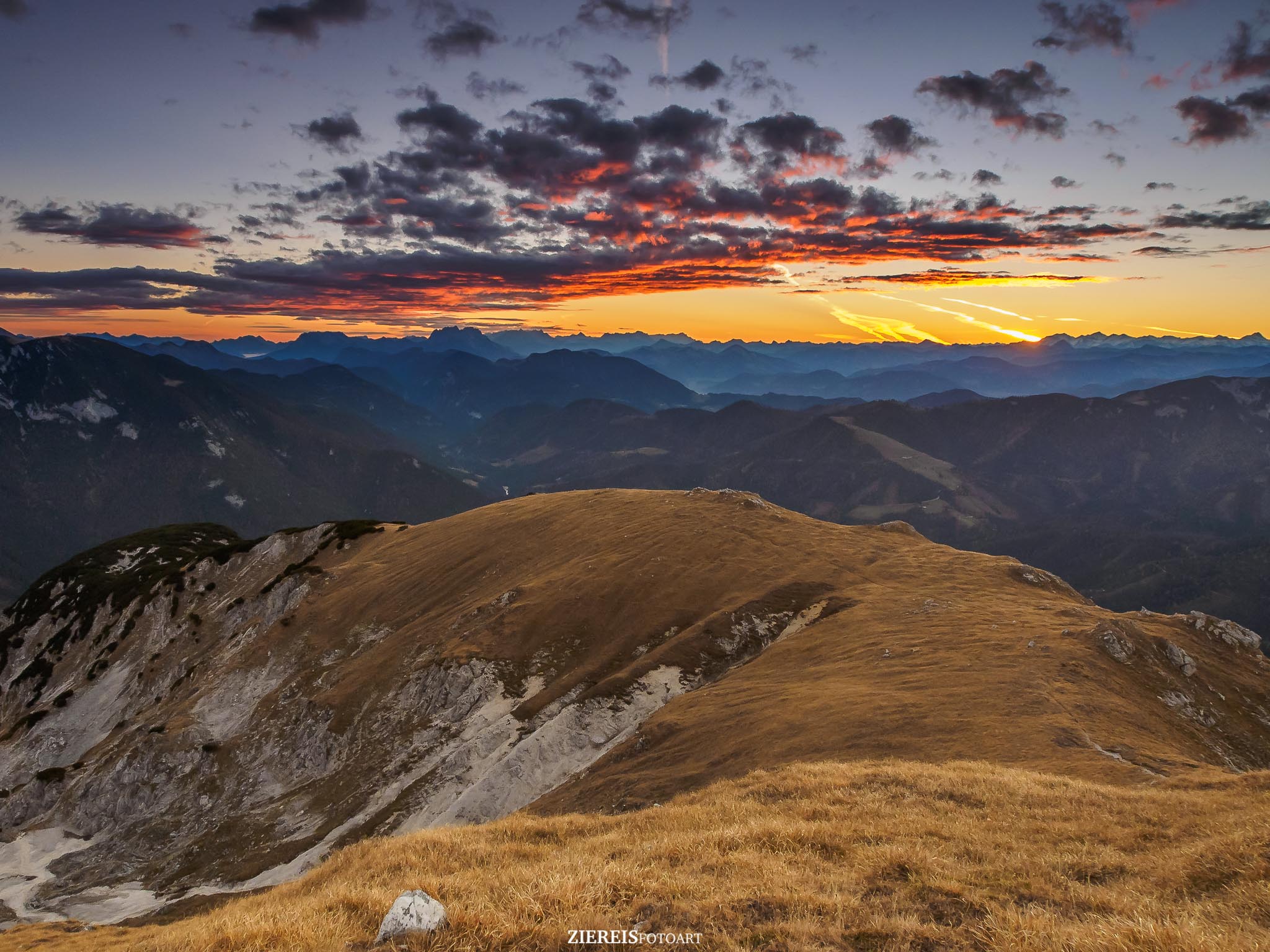 Sonnenaufgang auf dem Unnütz, Tirol