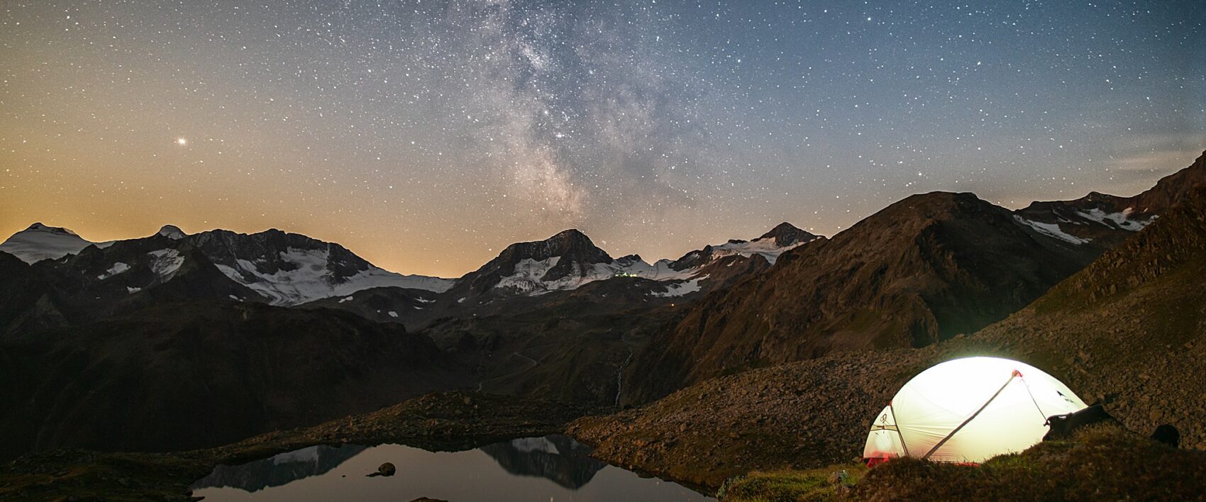 Milchstraße über dem Stubaital bei Vollmond