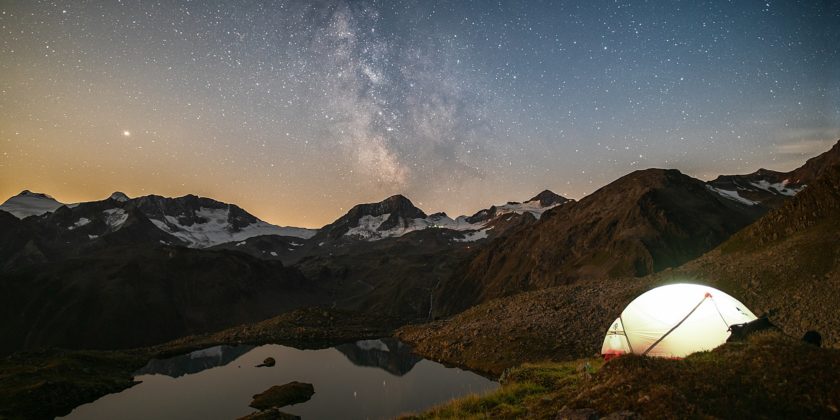 Milchstraße über dem Stubaital bei Vollmond