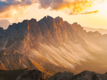Eine wundervolle Lichtstimmung zum Sonnenuntergang in den Dolomiten